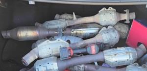 Aseguran 10 convertidores catalíticos; dos detenidos