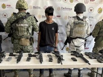Detienen en Veracruz a menor con armas largas