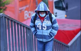 Frío deja dos refugiados en frontera