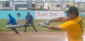 Peloteros de Medina dominan a Bulldogs