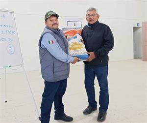 Capacitan a productores en variedades de maíz