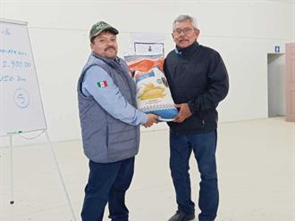 Capacitan a productores en variedades de maíz