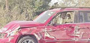 Persecución por robo de auto acaba con 2 arrestos