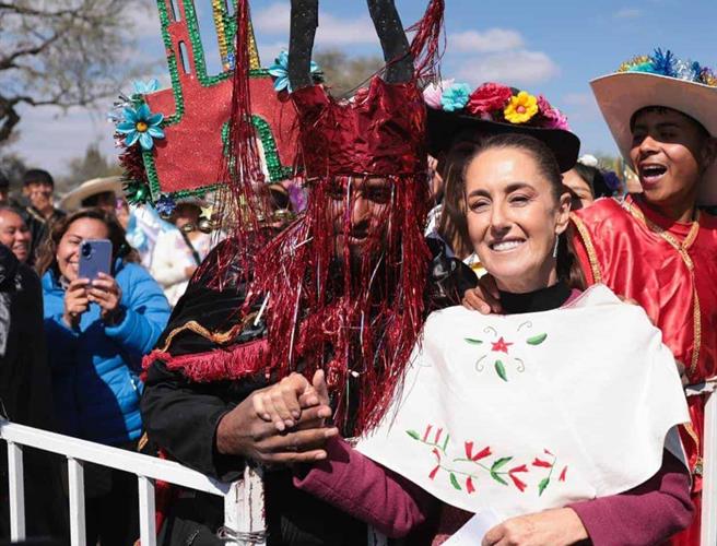 Sheinbaum da certeza a residentes de Nuevo Cruz del Palmar