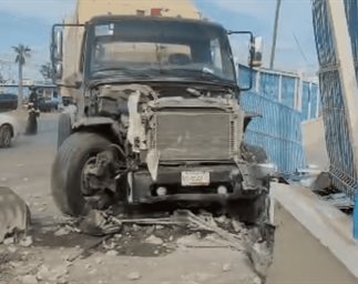 Choque de camiones deja 2 lesionados en Reynosa