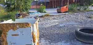 Crean basurero de sofás, refrigeradores y llantas