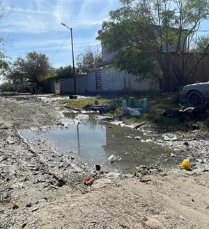 Vecinos denuncian colapso de drenajes