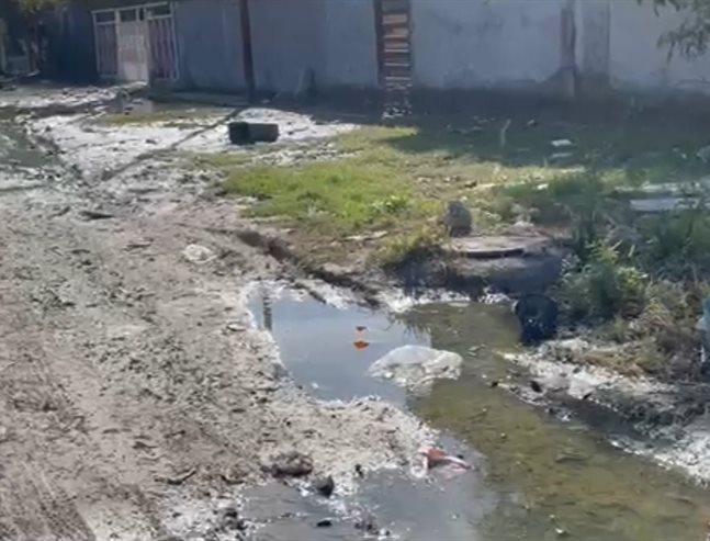 Vecinos denuncian colapso de drenajes
