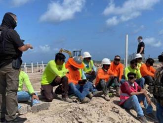 Constructores piden pausa en redadas de ICE en obras