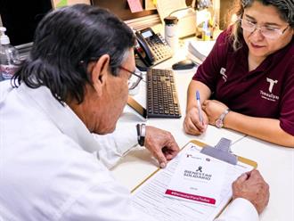 Apoyan a personas de bajos recursos con gastos funerarios