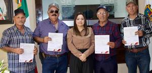 Entrega alcaldesa apoyos para mejorar vialidades en tres ejidos