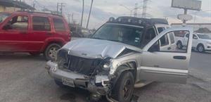 Se impactan 2 camionetas