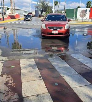 Denuncian ambulantes fugas de guas negras