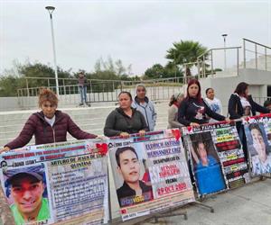 Escucha Claudia Sheinbaum a colectivos de desaparecidos