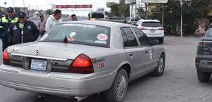 Colisionan por esquivar a un perro atropellado