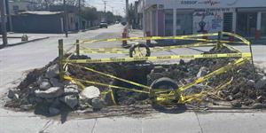 Colapsan la avenida San Ángel trabajos a medias de Comapa