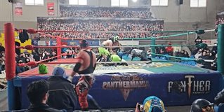 Luchadores y aficionados desafian las bajas temperaturas