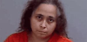 Mujer es acusada de golpear a bebé