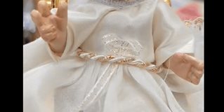 Ventas del ropón del Niño Dios caen; artesanos adaptan oferta a santos populares Ventas del ropón del Niño Dios caen; artesanos adaptan oferta a santos populares