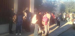 Levantan queja padres de familia