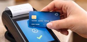 Van contra los negocios que  encarecen pagos con tarjeta