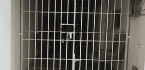 Arrestan a ebrio por molestar a personas