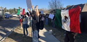 Estudiantes protestan contra políticas del ICE