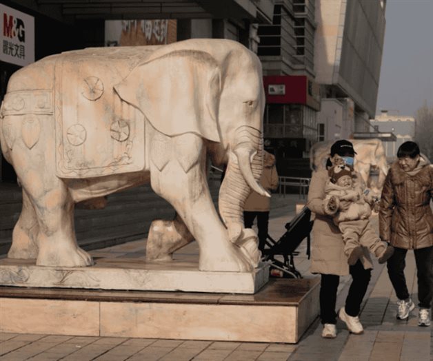 Autoridades chinas buscan aumentar nacimientos tras descenso poblacional