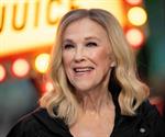 Catherine OHara muere por embolia pulmonar; el cáncer fue la causa subyacente
