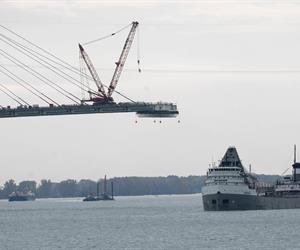 Trump amaga a Canadá con frenar puente fronterizo