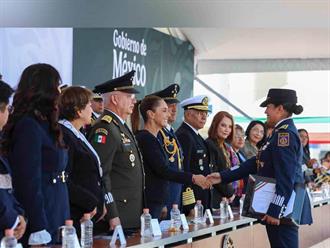 Sheinbaum reconoce labor histórica de la Fuerza Aérea