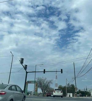 Fallas en semáforos provocan confusión