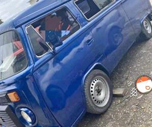 Hurtan camioneta en taller mecánico