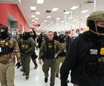 Manifestantes presionan a Target para que se oponga a redadas migratorias en Minnesota