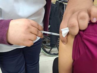 Llama IMSS a completar esquemas de vacunación