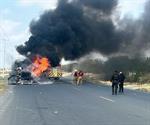 Se incendia tráiler en carretera de Díaz Ordaz