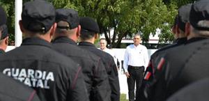 Entregan incentivos a elementos de seguridad por decomiso de armas