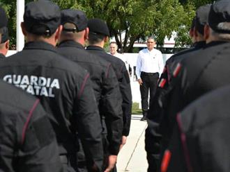 Entregan incentivos a elementos de seguridad por decomiso de armas