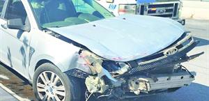 Accidente entre autos deja daños materiales