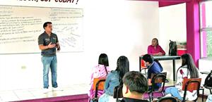 Delegado de Injuve comparte foro-conferencia en COBAT 09