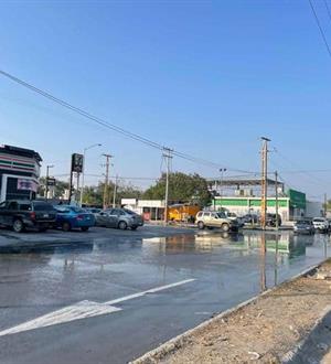 Protestan contra malos olores de fuga de drenaje