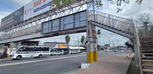 Puente pone en peligro a niños de una escuela