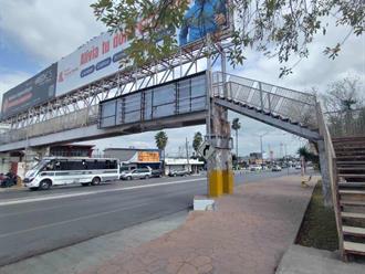 Puente pone en peligro a niños de una escuela