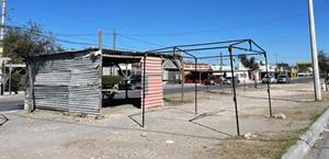 Fuertes vientos arrasan con puestos de tianguis