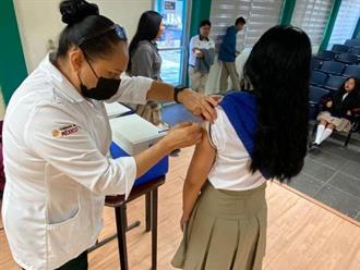 Vacunan a alumnos y personal del Conalep en Río Bravo