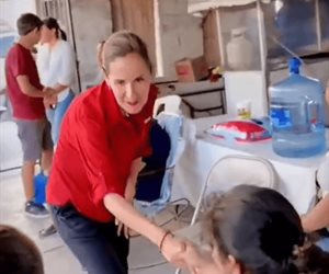 Claudia Hernández recibe peticiones ciudadanas, serán llevadas a #CongresoDeLaUnión