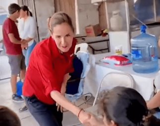 Claudia Hernández recibe peticiones ciudadanas, serán llevadas a #CongresoDeLaUnión