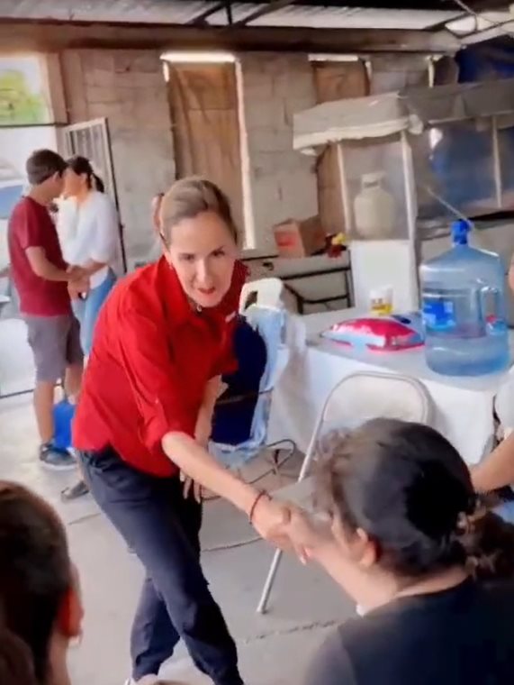 Claudia Hernández recibe peticiones ciudadanas, serán llevadas a #CongresoDeLaUnión