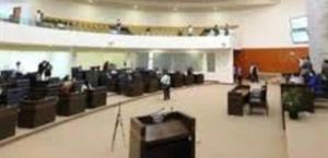 Proponen multas a diputados faltistas