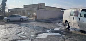 Avanza deterioro de calles por fugas de aguas negras